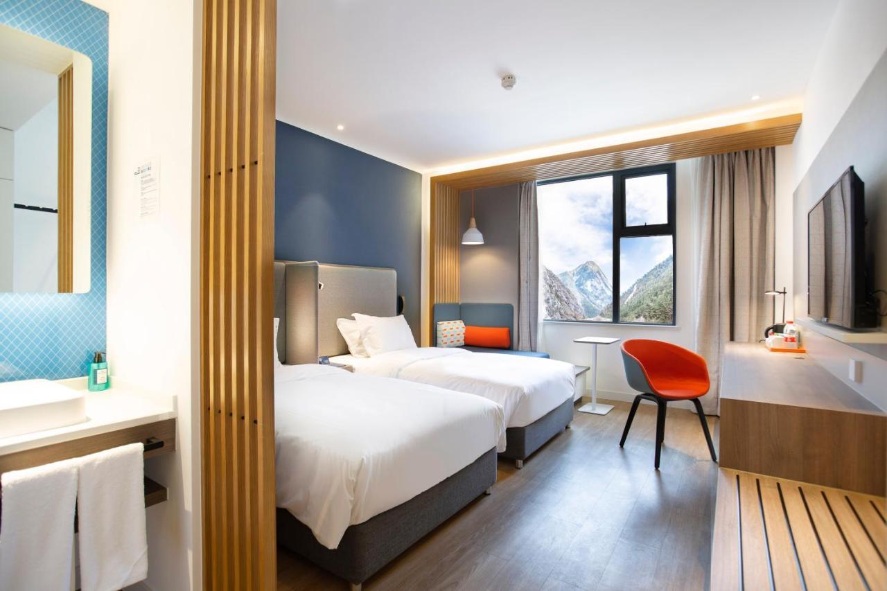 Holiday Inn Express Jiuzhaigou,Only 600 Meters To Jiuzhaigou Park By Ihg Ngoại thất bức ảnh