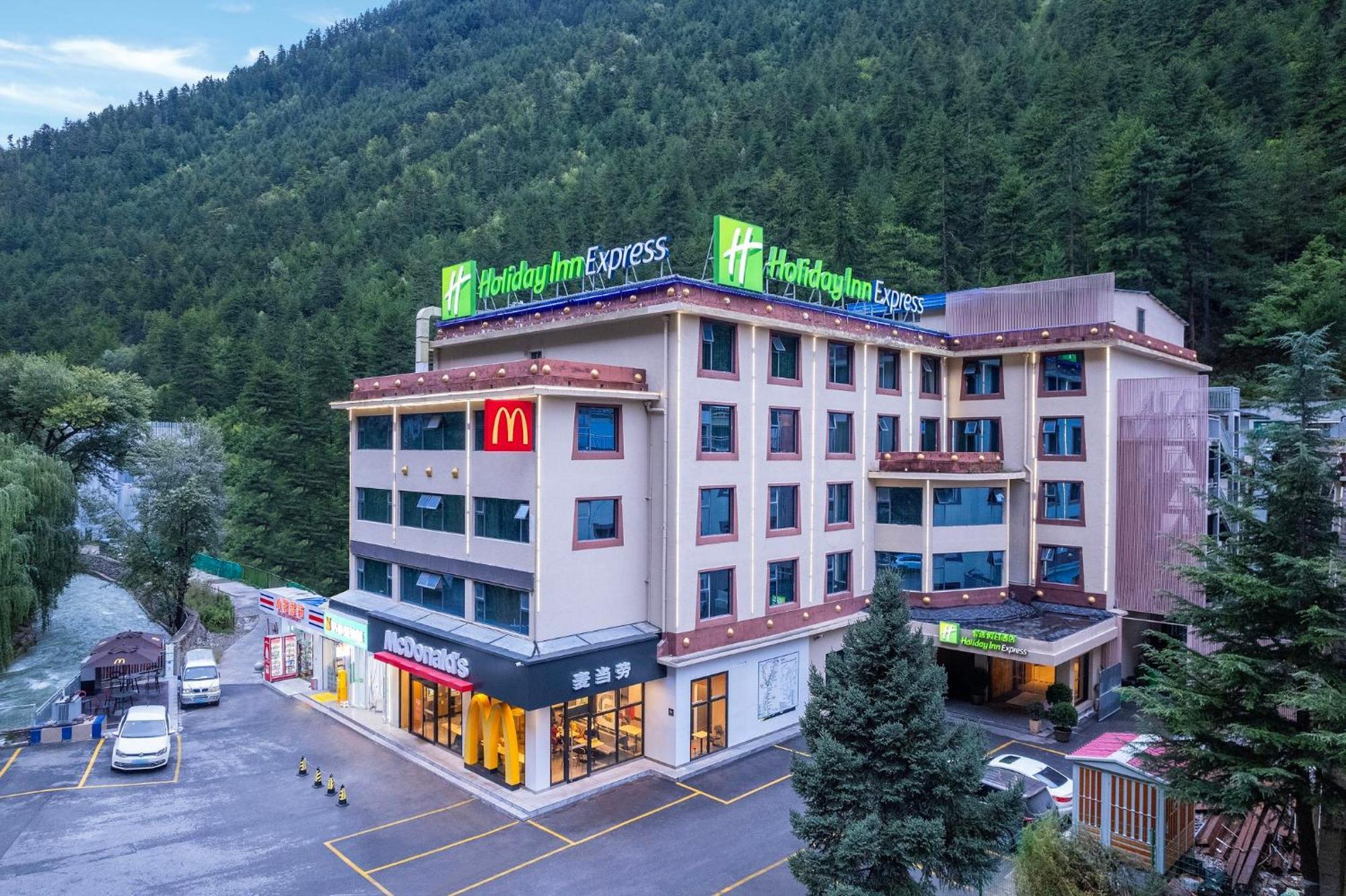 Holiday Inn Express Jiuzhaigou,Only 600 Meters To Jiuzhaigou Park By Ihg Ngoại thất bức ảnh